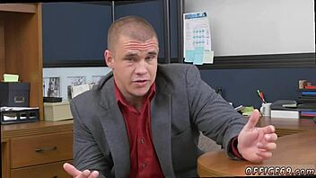 Alaston emo twink ja karvaiset miehet yllättävässä alastontiimissä