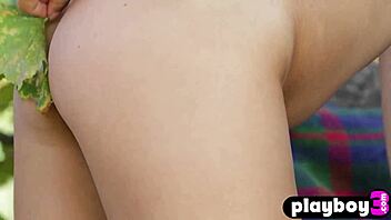 Asian MILF Katana's sensual solo performance showcasing her natural beauty