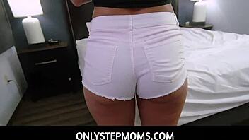 OnlyStepMoms - Stepmom Candice Dare Offers Mouth and Ass in Morning