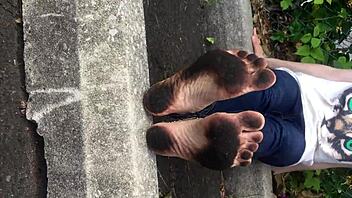Elizabeth's Dirty Feet Fetish