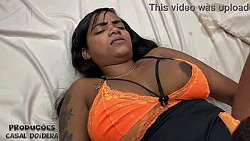 A Safada do Peitão Screams While Fucked by Two Guys