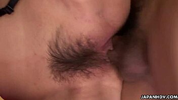 见过辣亚洲女孩18+ 在肮脏三人行动作中吗？