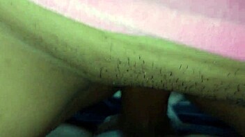 Хорна полусестра жуди за мојим сировим додирoм опет