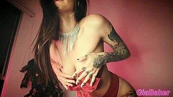 Gia Baker dances teasingly to Lenny Kravitz song