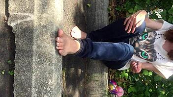 Elizabeth's Dirty Feet Fetish