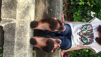 Elizabeth's Dirty Feet Fetish