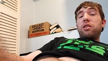 New jizzman masturbates his penis