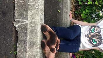 Elizabeth's Dirty Feet Fetish