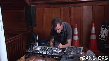 i watch my girl suckin' dude's cock at the club, it's so hot