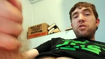 New jizzman masturbates his penis