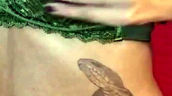 gemendo feito uma cadelinha falando muita putaria gozando gostoso toda meladinha