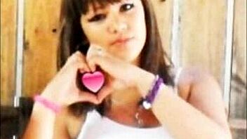 i'm ivon dancin sexy with my big ass