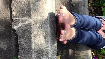 Elizabeth's Dirty Feet Fetish