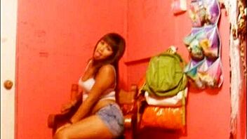 i'm ivon dancin sexy with my big ass