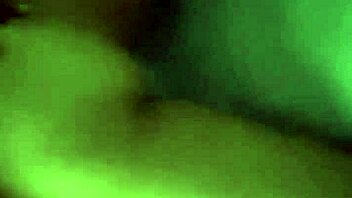 Stepsis Follada En Su Recámara Mientras Todos Cenan