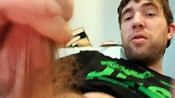 New jizzman masturbates his penis