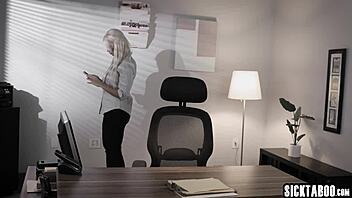 Best friends enjoy pussy licking after kissing