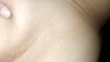 اللاتينية منحنية للجنس الساخن المنزلي من الخلف