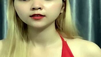 Stunning Vietnamese beauties in seductive show