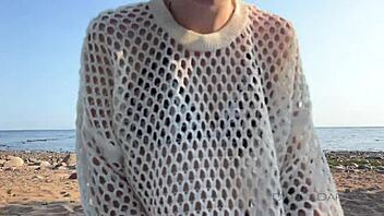 meeting stranger with big tits on public beach