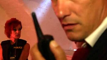 Blonde met grote tieten krijgt keel hard geramd