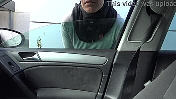A voyeuristic traveler encounters a mischievous Muslim streetwalker