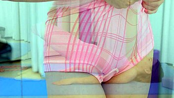 Cowgirl Ride Stretches Wet Pussy During Intense Workout