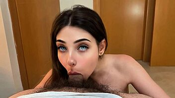 ahh que asco tiene la polla muy peluda tengo que chupar la polla a mi padrastro el gordo para que me compre el nuevo iphone