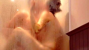 Vợ ẹp bị ịt trong phòng tắm với cumshot cum in mouth fucking.