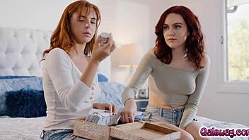 freya parker and lumi ray are squirting and cumming so hard on the bed 😍