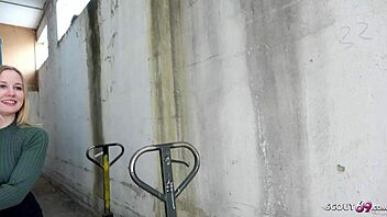 Alman scout PAWG öğrenci Marie Hardon'un sert castingde fışkırmasını incele!