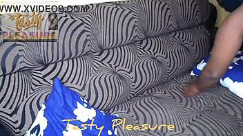 fucking the horny girls pussy with creampie