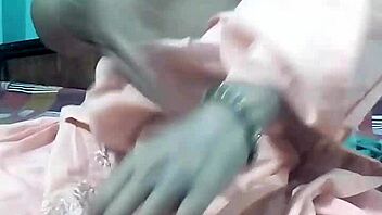 Kavita removed dress!