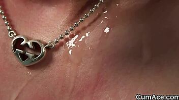 Пикантная куколка, хочешь слизать сперму с моего лица после блоубэнга?