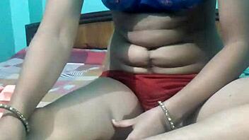 Kavita removed dress!