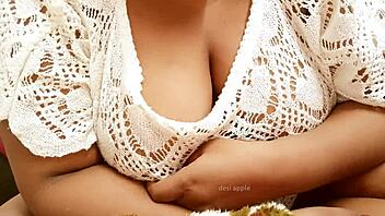 Bengali girl shows sexy webcam fun with indian vibes 😉