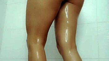 vanessa latina masturbates in the bathroom