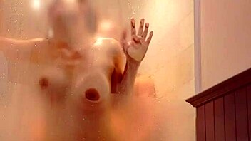 Vợ ẹp bị ịt trong phòng tắm với cumshot cum in mouth fucking.