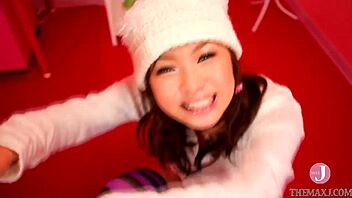 gal masturbates hard 😘