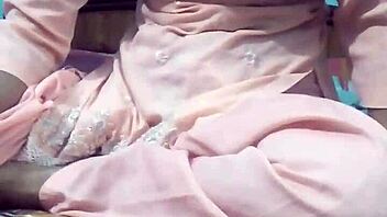 Kavita removed dress!