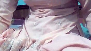 Kavita removed dress!