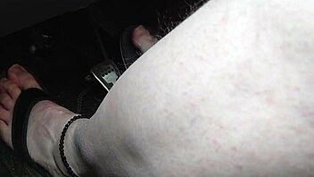 Amateur chubby girl goes bareback in flip flops