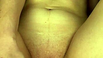 Real amateur babe masturbates pussy close-up on day 42 😊