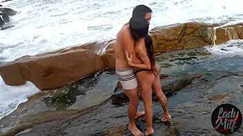 O Instrutor De Parapente Flagrou Ele Comendo O Cu Dela Na Ilha Da Magia