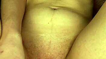 Real amateur babe masturbates pussy close-up on day 42 😊