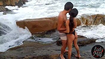 O Instrutor De Parapente Flagrou Ele Comendo O Cu Dela Na Ilha Da Magia