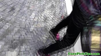 pulled naked babe sucks in backseat