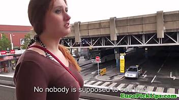 Euro teen 18+ bliver sprøjtet på af en fremmed under vild offentlig POV aktion. Ægte udendørs spænding!