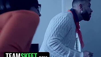 Velma And Fred Fuck In Creepy House