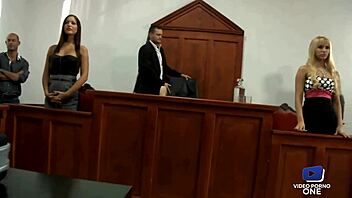 Ces belles salopes se font baiser devant le juge au tribunal